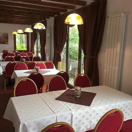 Casa Padurii 3*